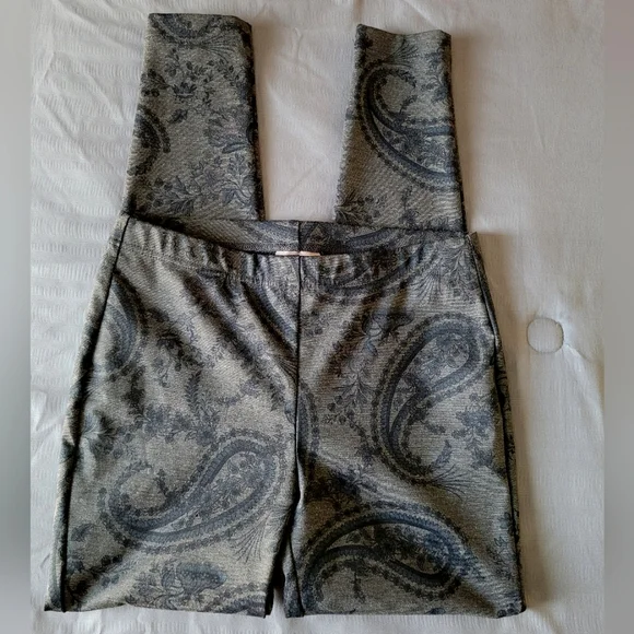 Chico's Fabulously Slimming Jeggings - Gray, Sz 0 - Like New - Picture 3 of 8